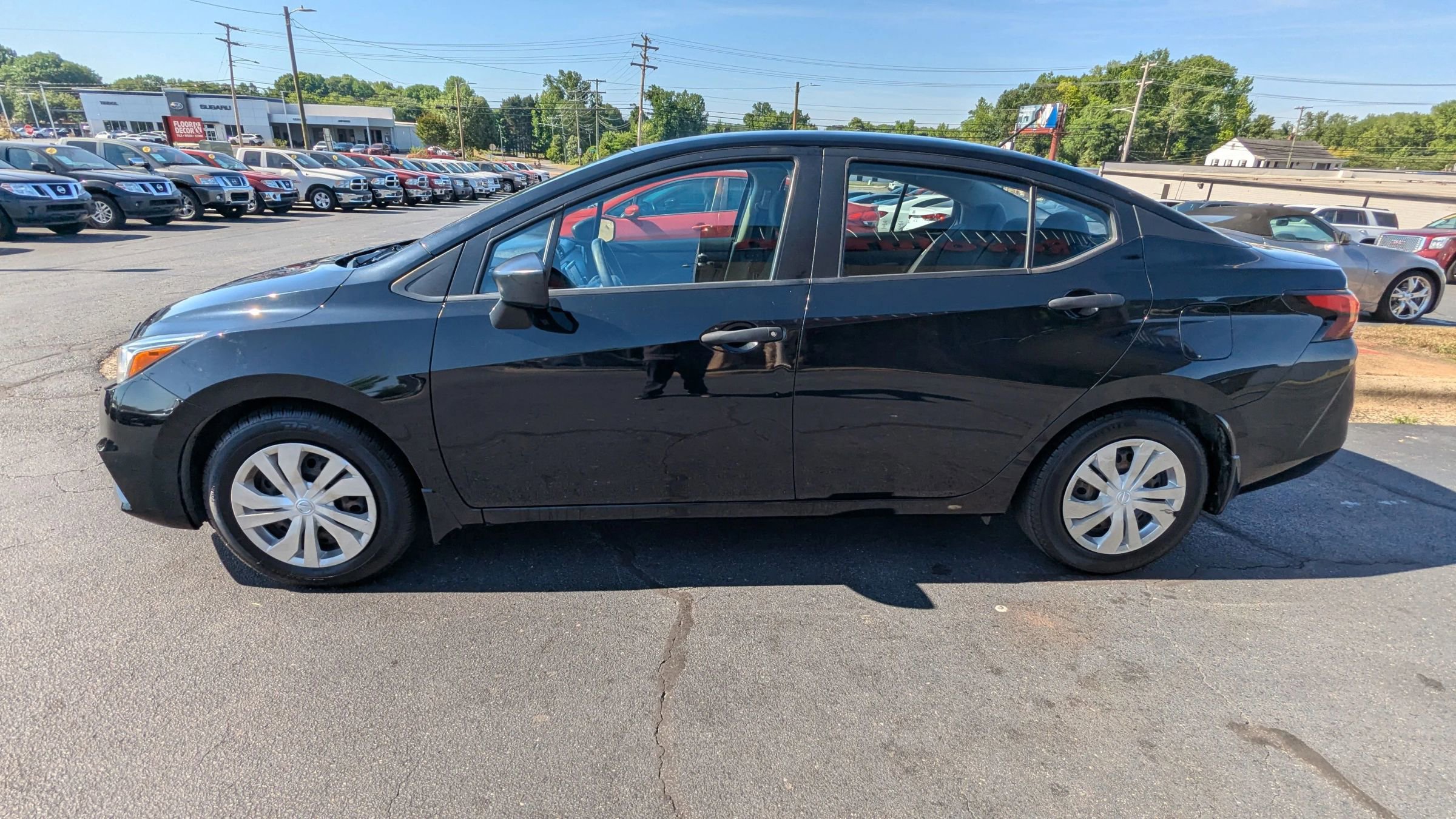Used 2020 Nissan Versa S FWD image 4