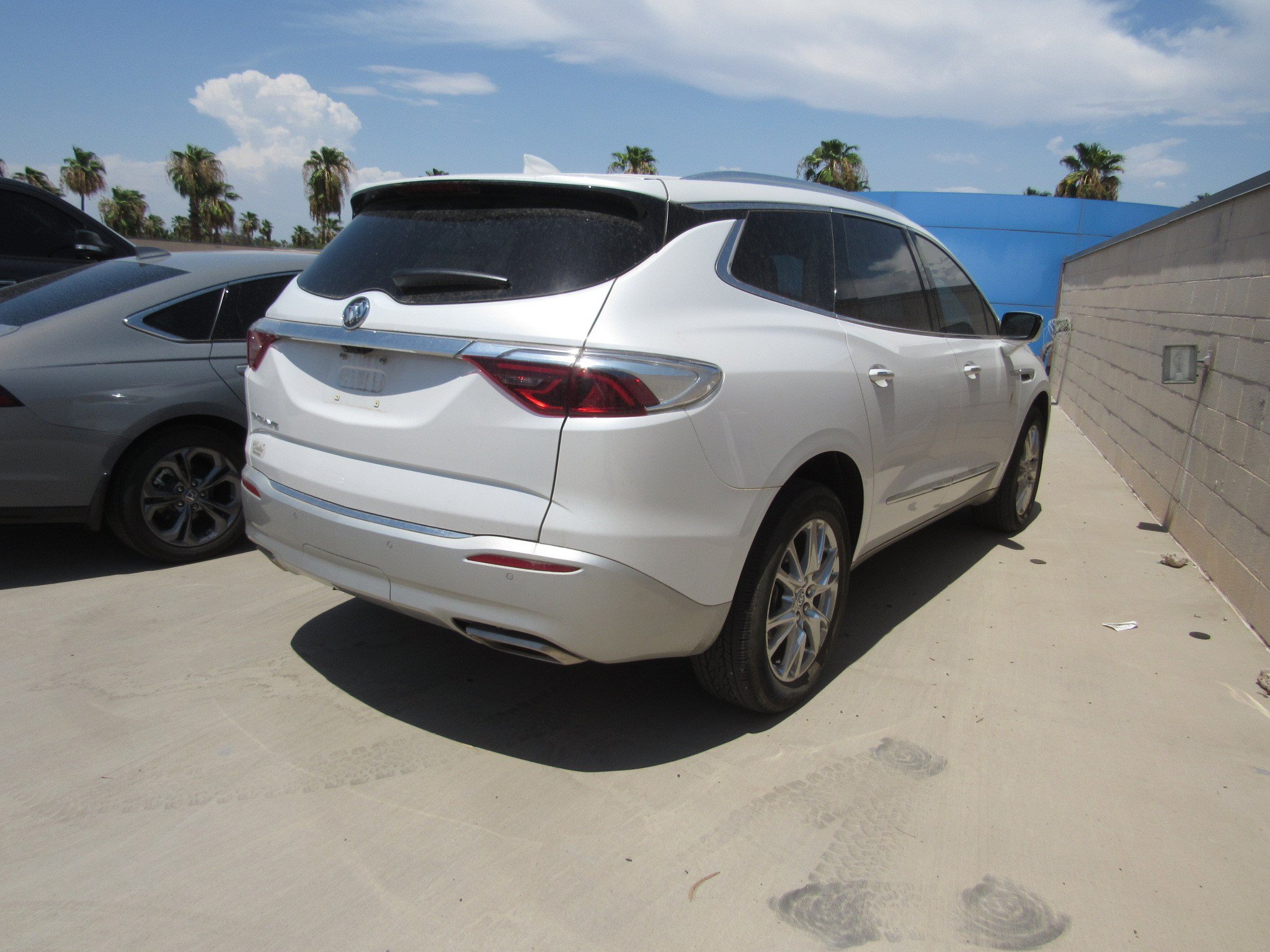 Used 2023 Buick Enclave Premium w/ Experience Buick Package FWD image 3