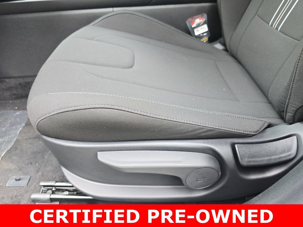 Certified 2025 Hyundai Elantra SEL FWD image 30
