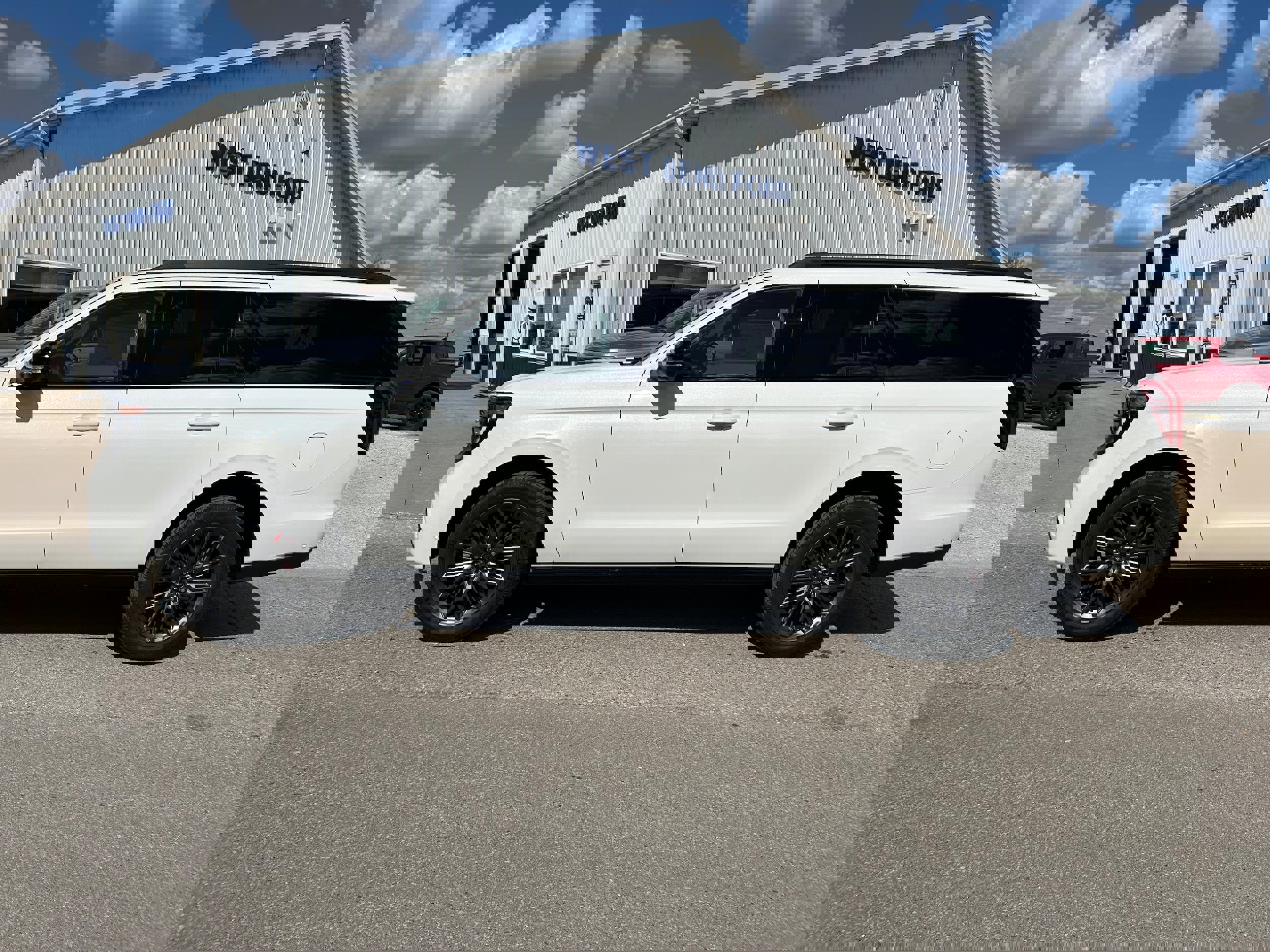 New 2025 Ford Expedition Max Platinum image 1