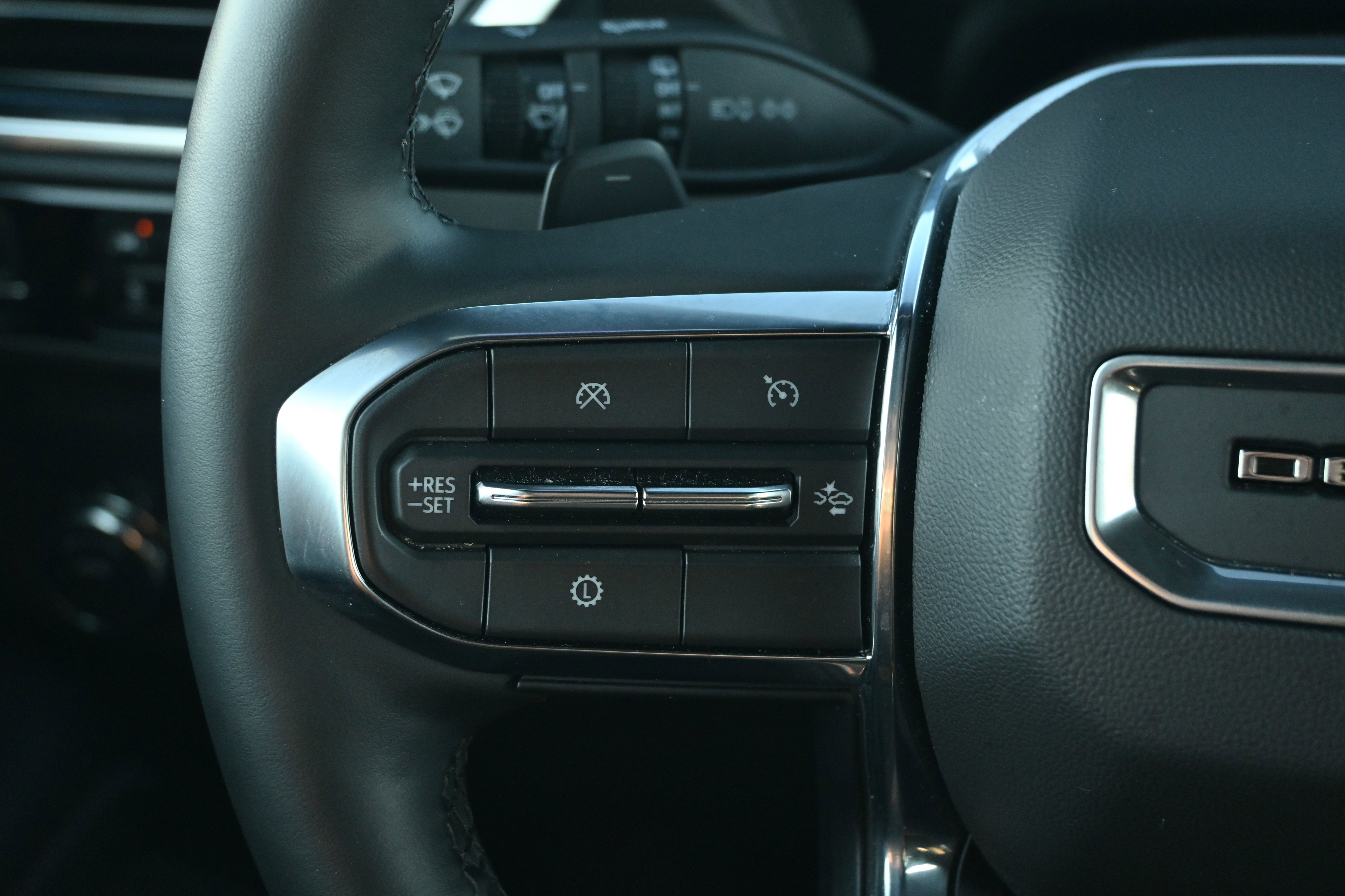 Used 2025 GMC Yukon Denali image 32