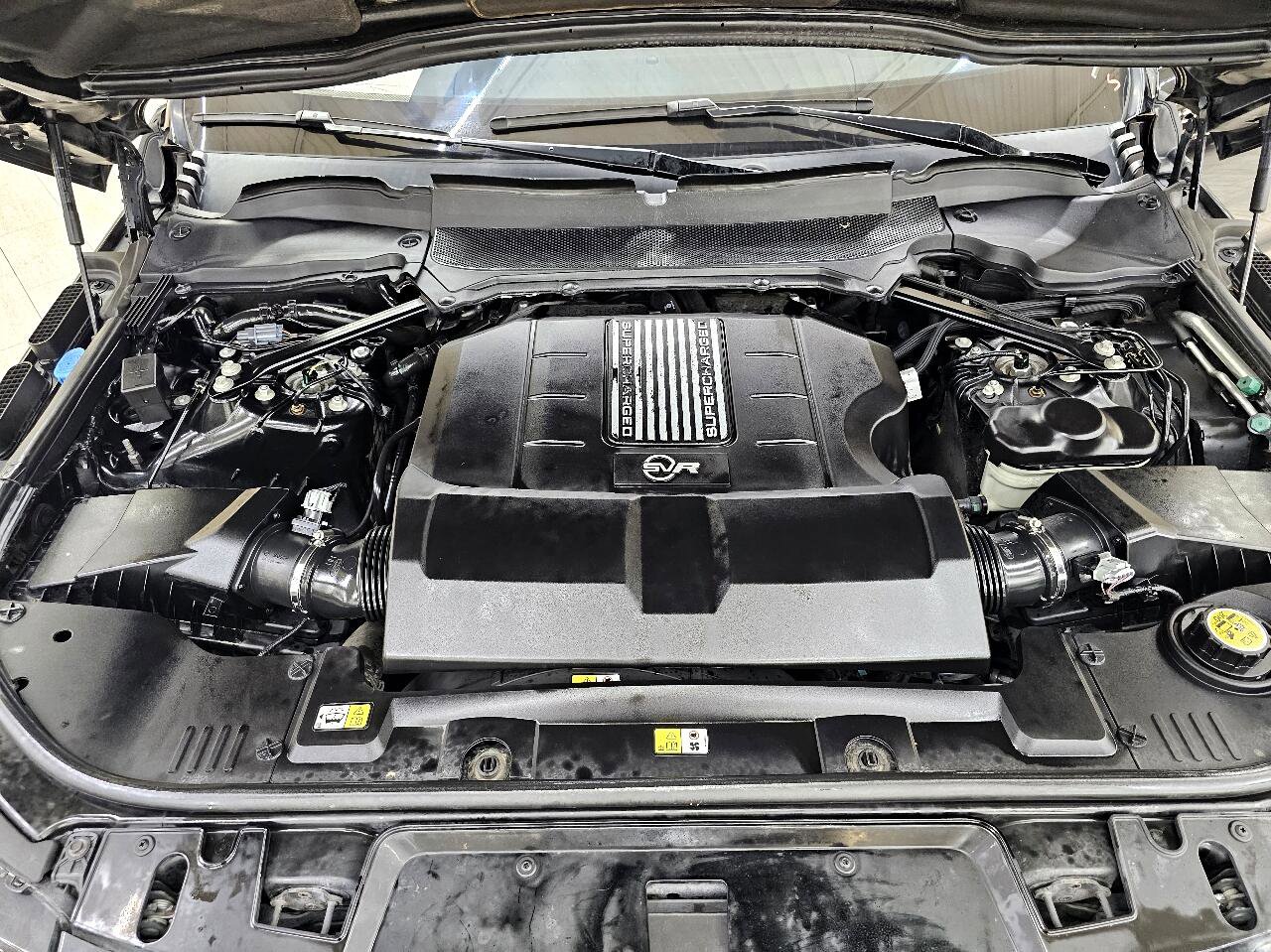 Used 2017 Land Rover Range Rover Sport SVR image 45