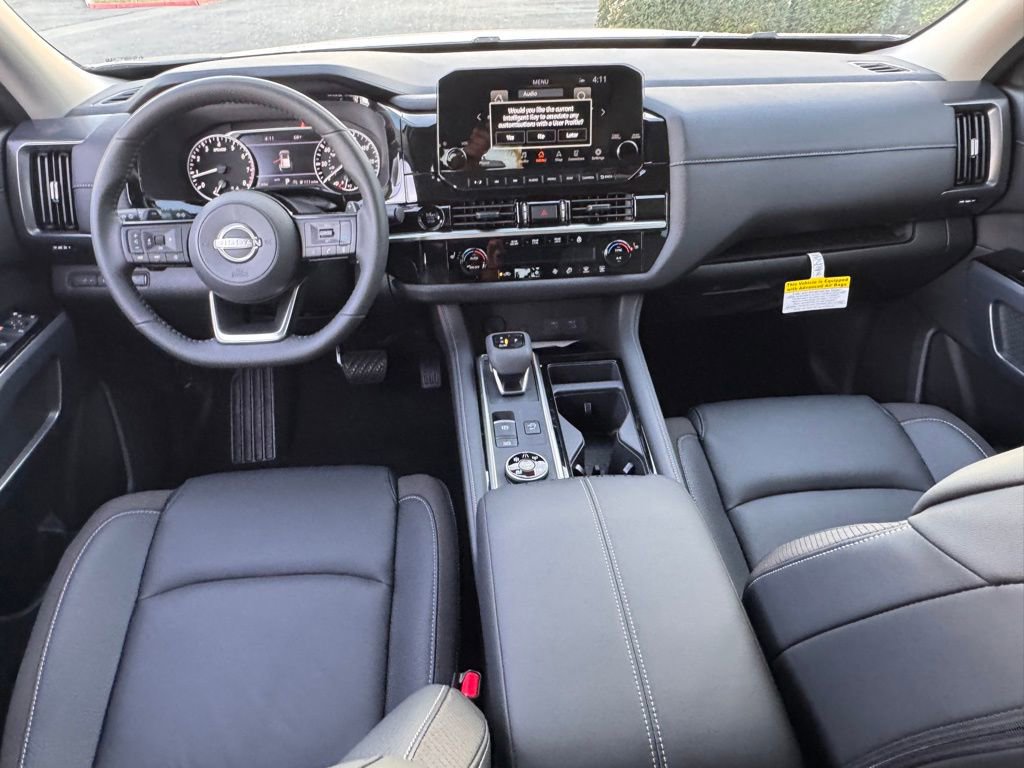New 2025 Nissan Pathfinder SL image 11