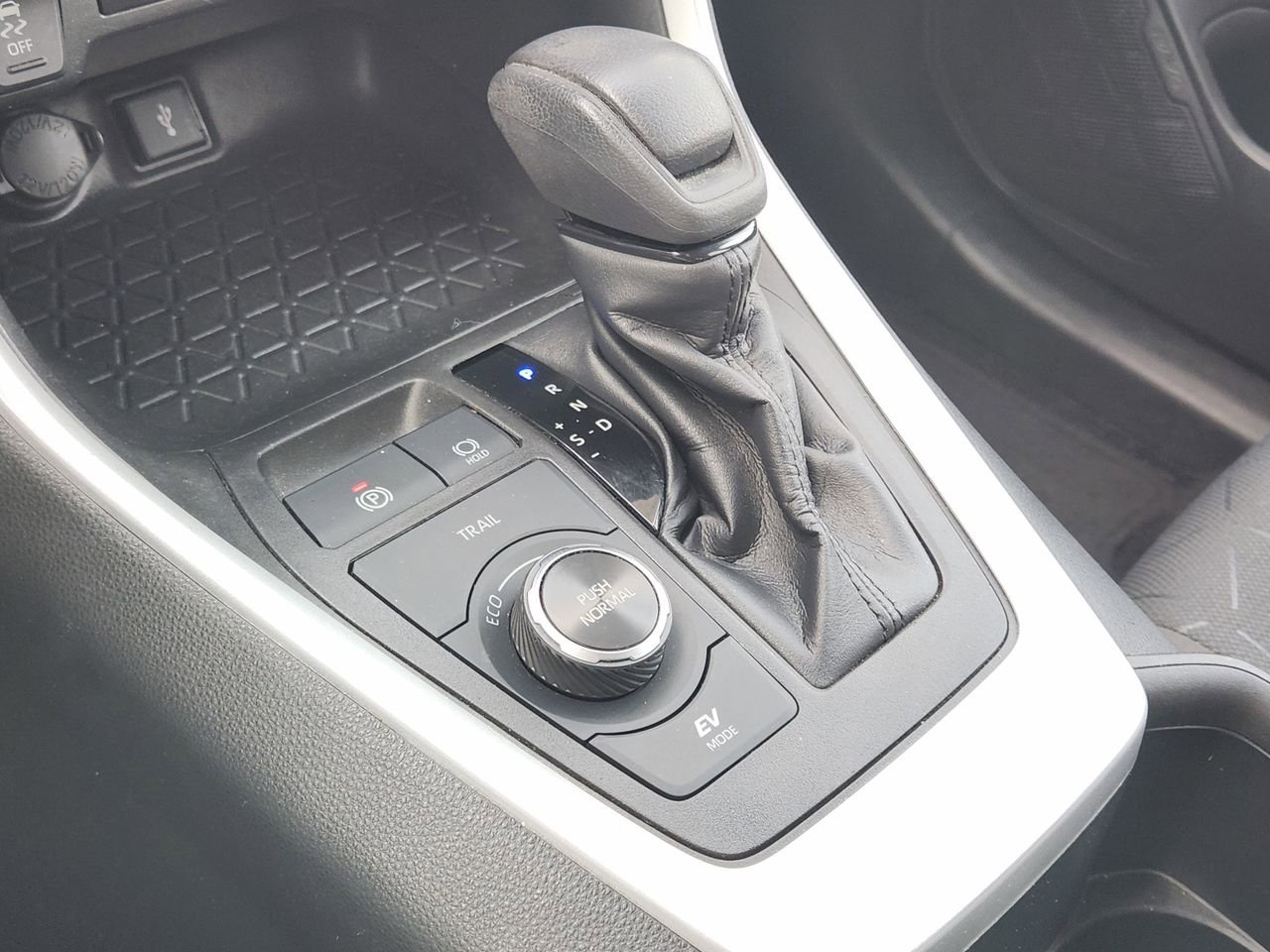 Used 2022 Toyota RAV4 XLE w/ Convenience Package image 19