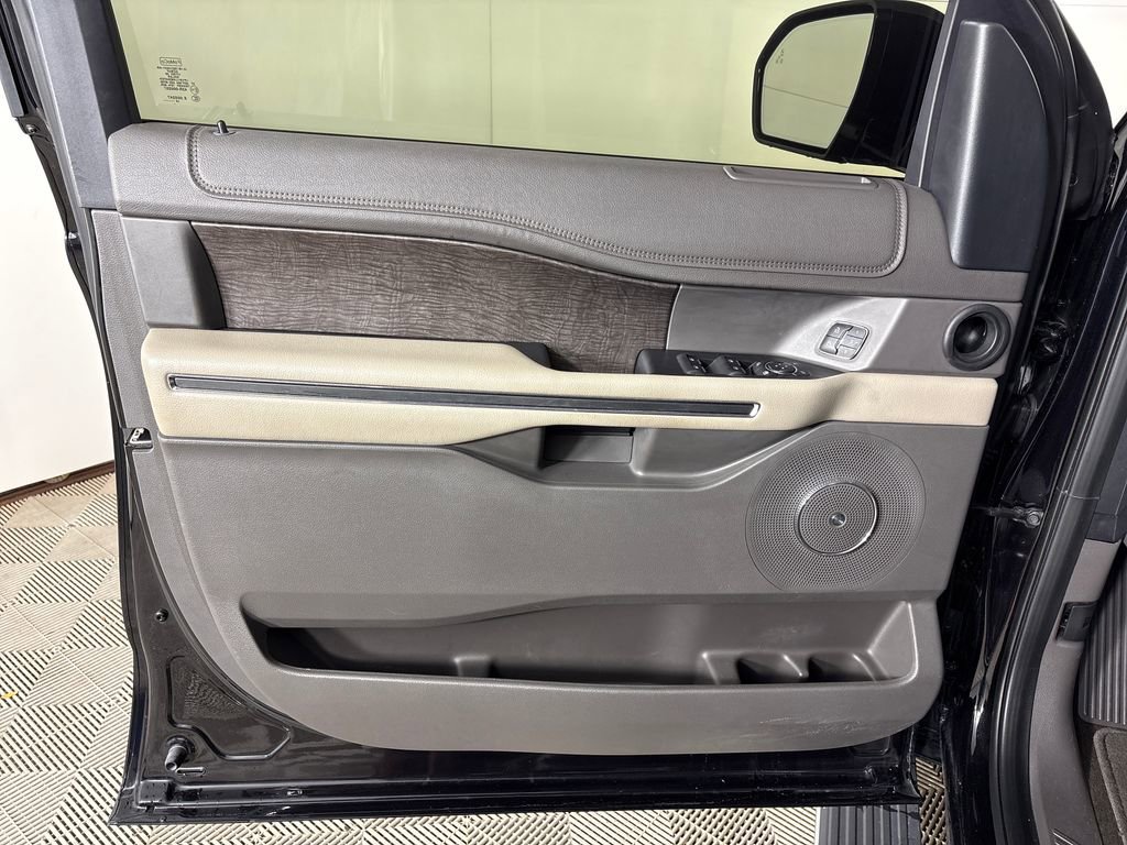 Used 2019 Ford Expedition Limited w/ Equipment Group 301A RWD image 22
