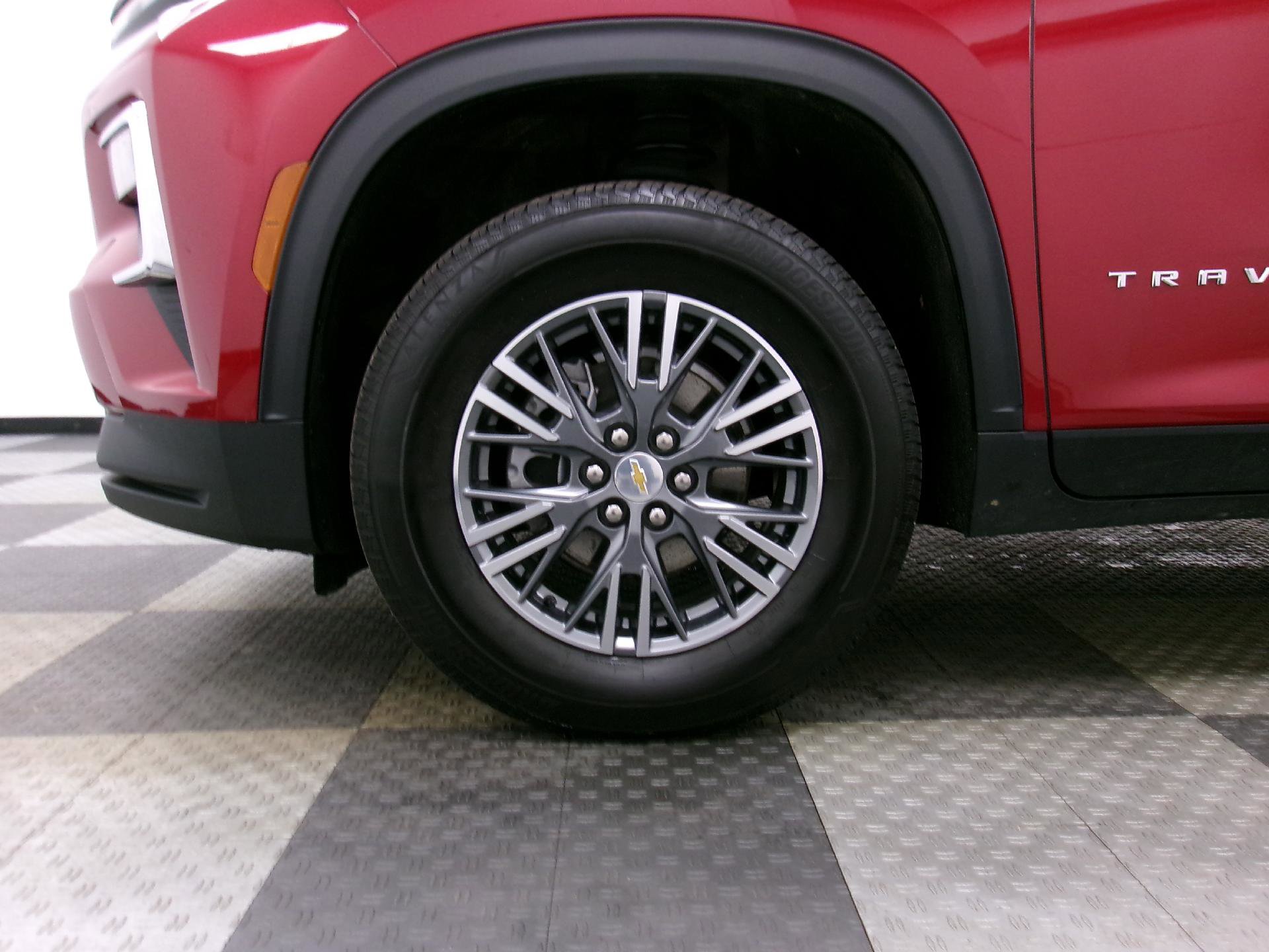 Certified 2025 Chevrolet Traverse LT w/ Driver Confidence Package image 19