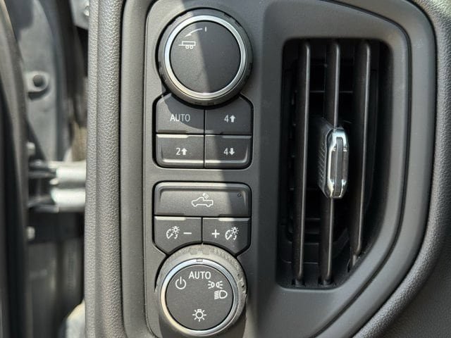 Used 2025 Chevrolet Silverado 1500 Custom Trail Boss w/ Turbomax Blackout Package AWD/4WD image 21