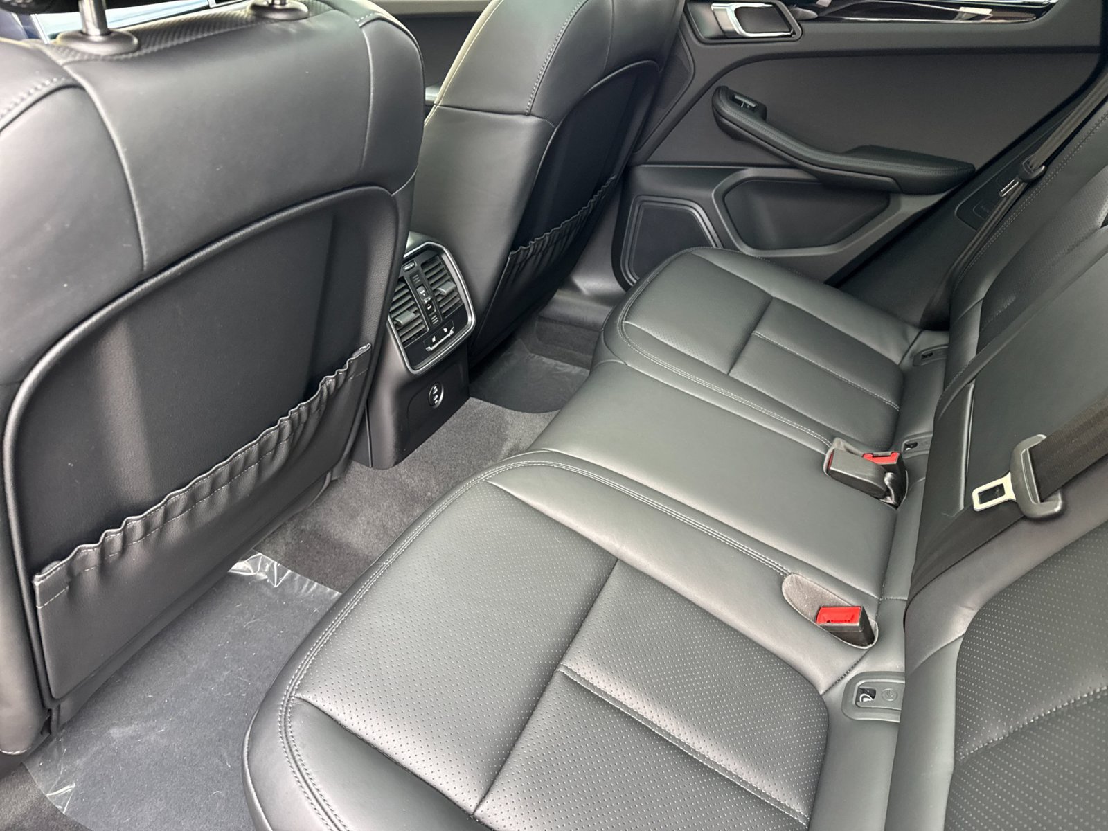 Certified 2026 Porsche Macan AWD/4WD image 14