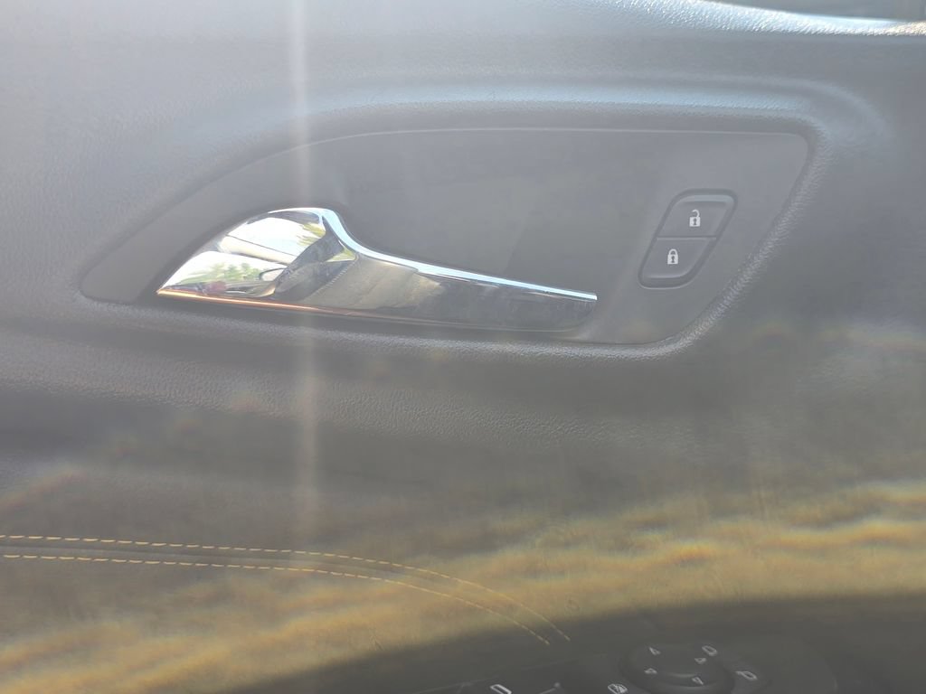 Used 2025 Chevrolet Trax LT FWD image 19