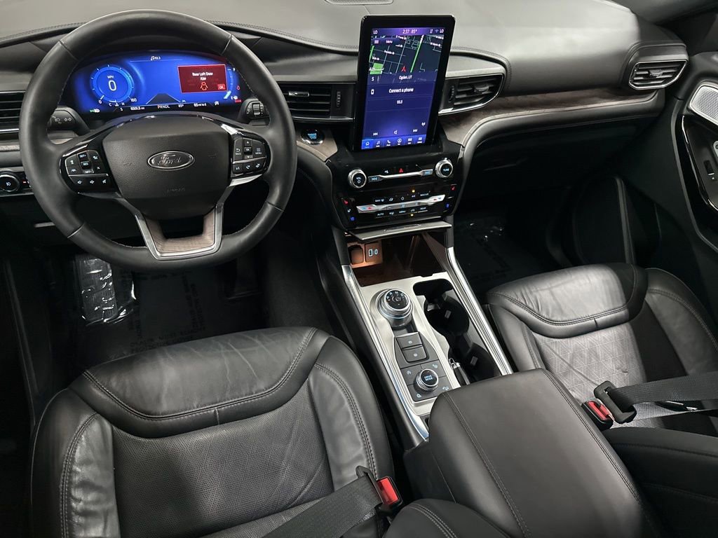 Used 2024 Ford Explorer Platinum w/ Technology Package image 12