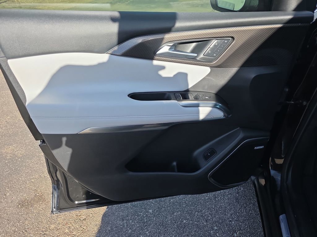 Used 2025 Chevrolet Traverse High Country image 10