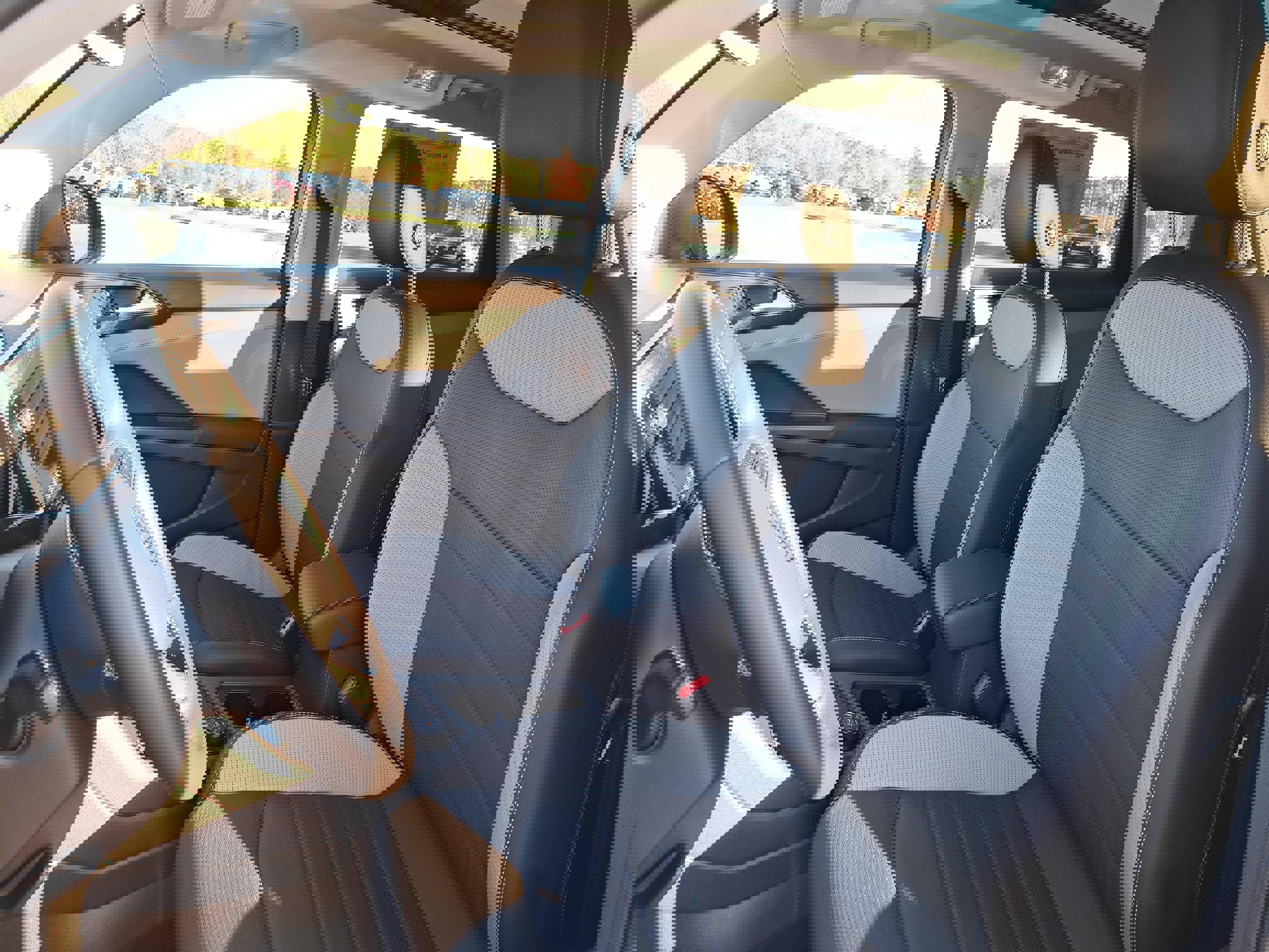 Certified 2022 Volkswagen Taos SEL w/ Panoramic Sunroof Package image 14