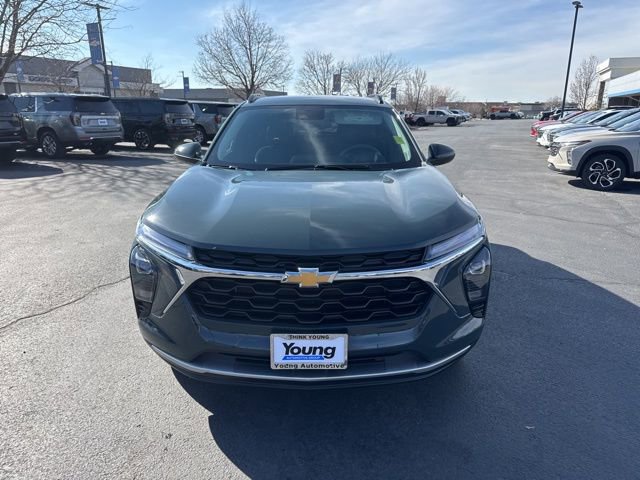 Used 2025 Chevrolet Trax LT image 2