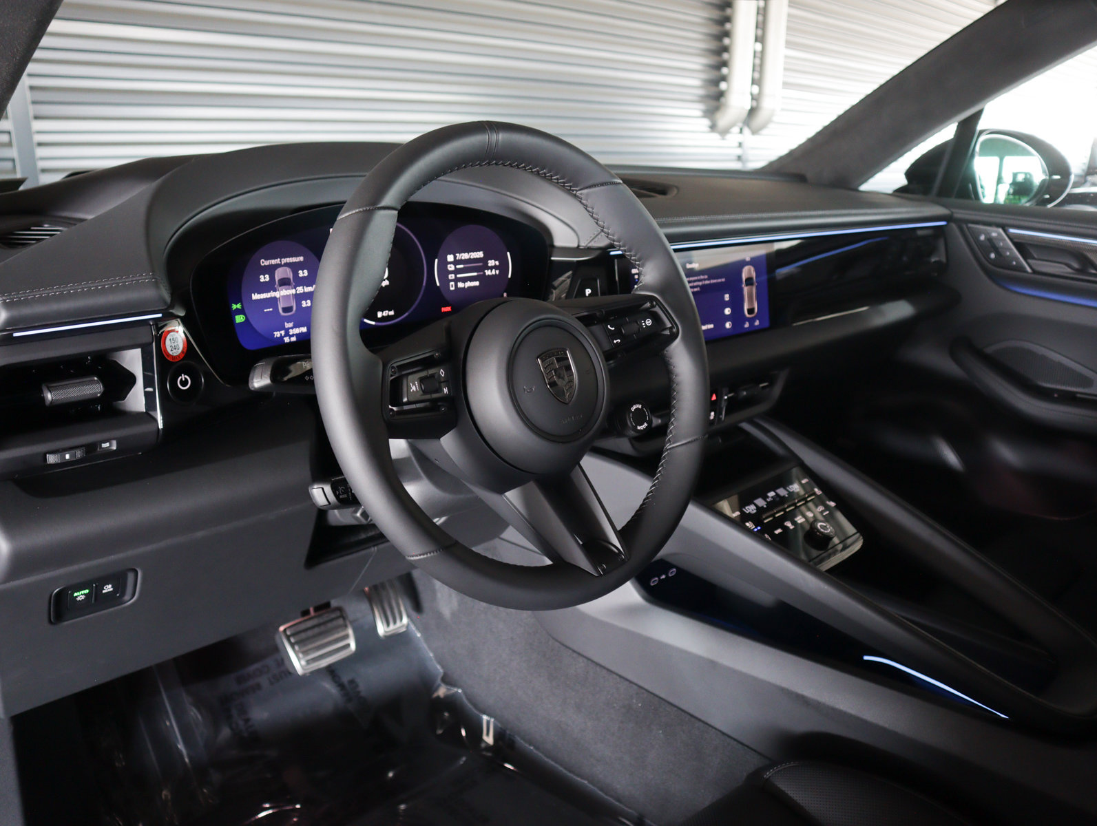 Used 2025 Porsche Macan Turbo Electric image 4