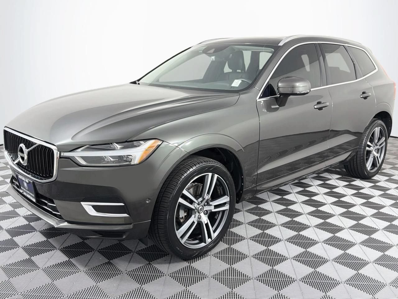 Used 2018 Volvo XC60 T5 Momentum w/ Convenience Package AWD/4WD image 6