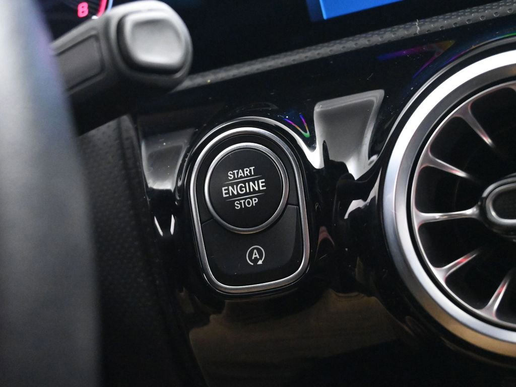 Used 2025 Mercedes-Benz CLA 250 4MATIC image 44