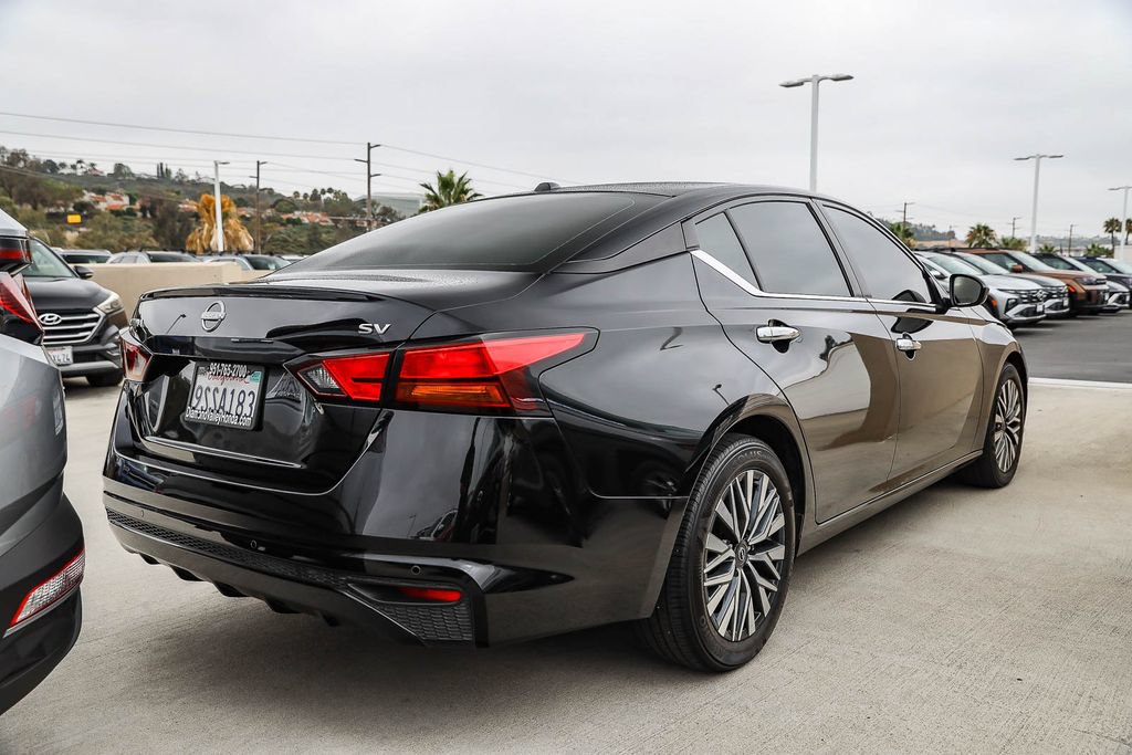 Used 2024 Nissan Altima 2.5 SV FWD image 7