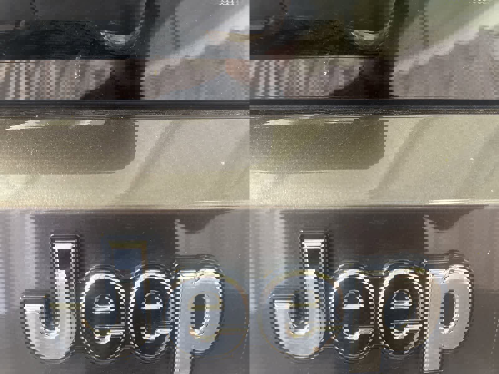 Used 2017 Jeep Renegade Latitude w/ Popular Equipment Group image 12