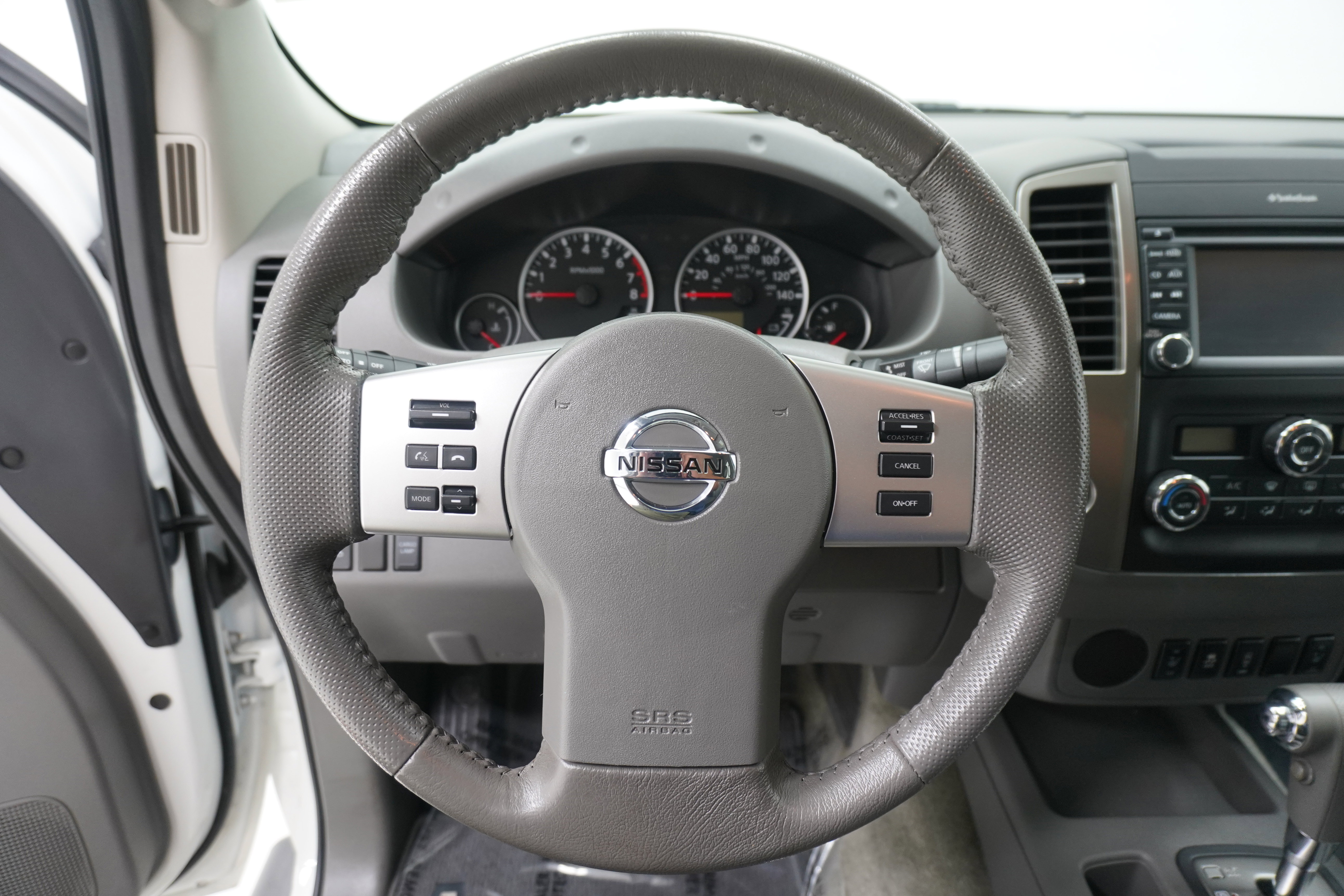 Used 2013 Nissan Frontier SL image 16