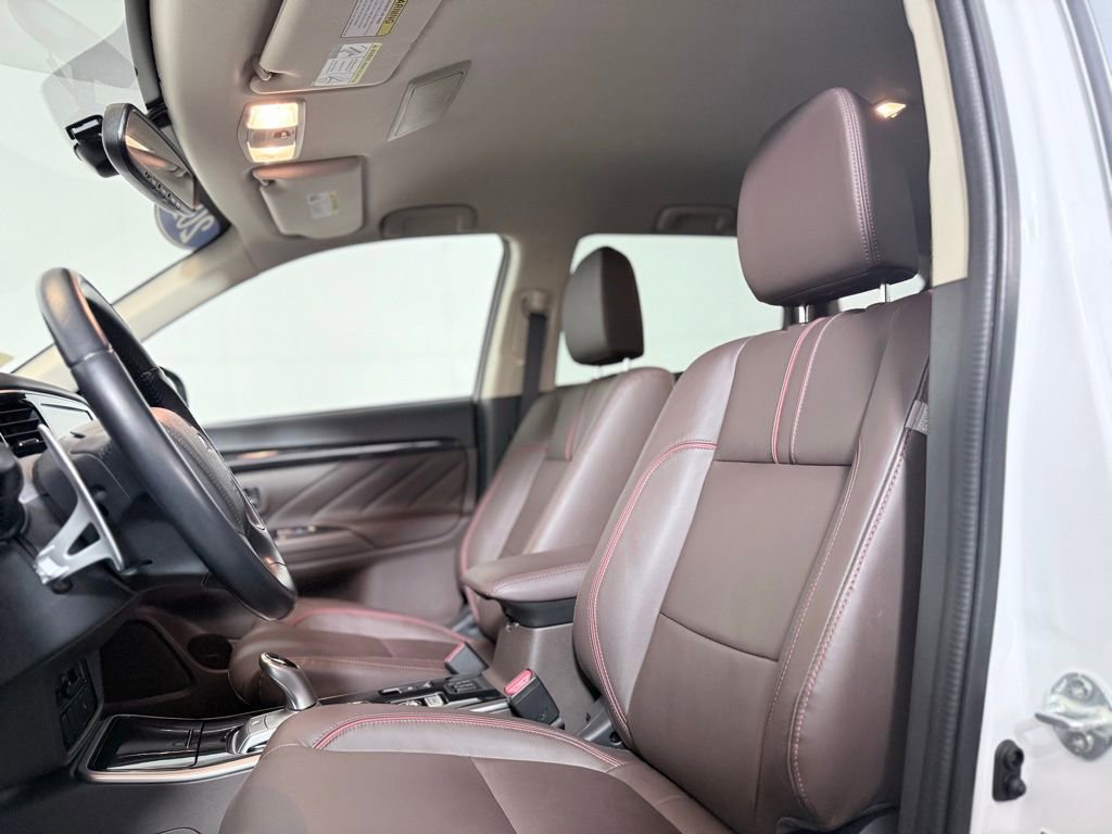 Used 2018 Mitsubishi Outlander SEL AWD/4WD image 17