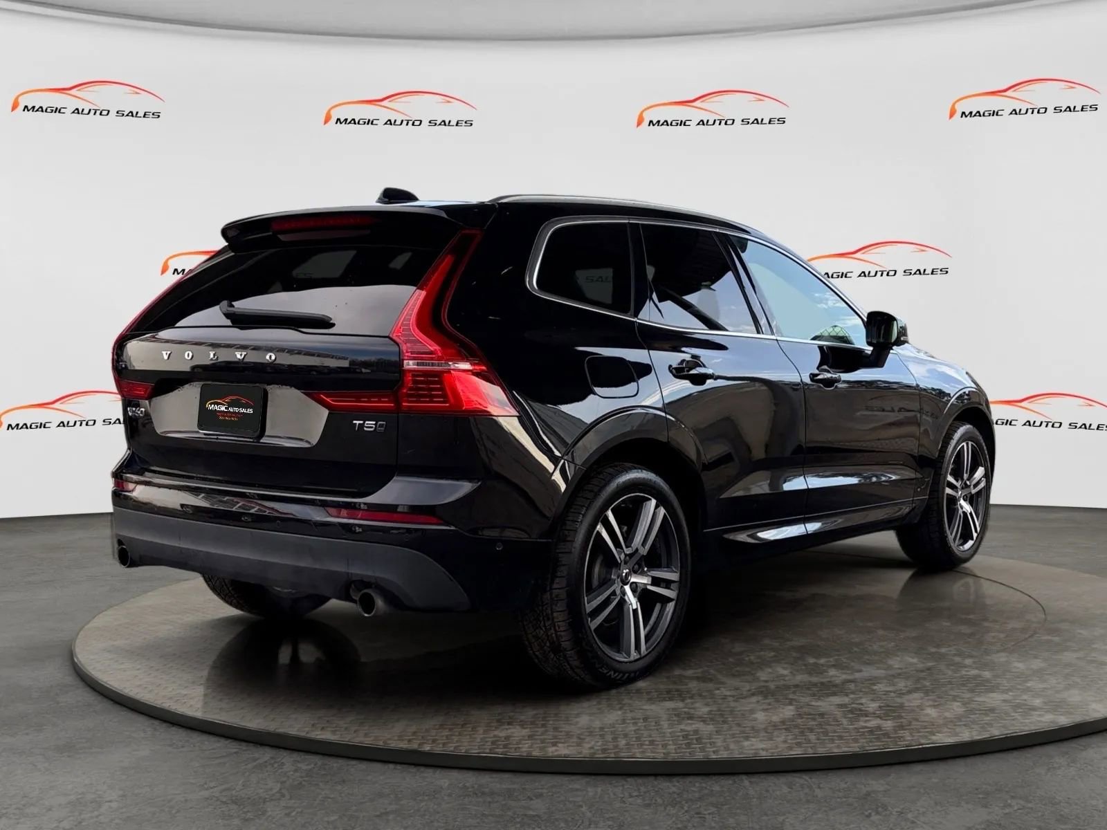 Used 2019 Volvo XC60 T5 Momentum w/ Multimedia Package AWD/4WD image 44