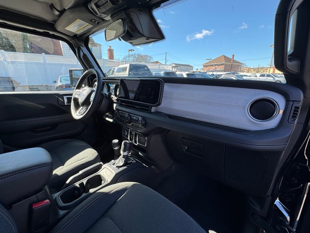 Certified 2025 Jeep Wrangler Unlimited Sahara image 17