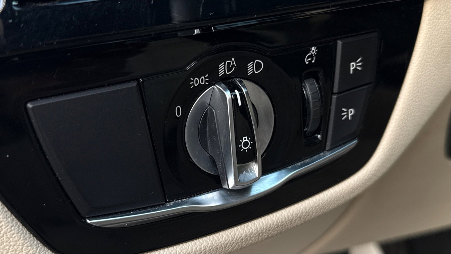 Used 2018 BMW M550i xDrive image 40