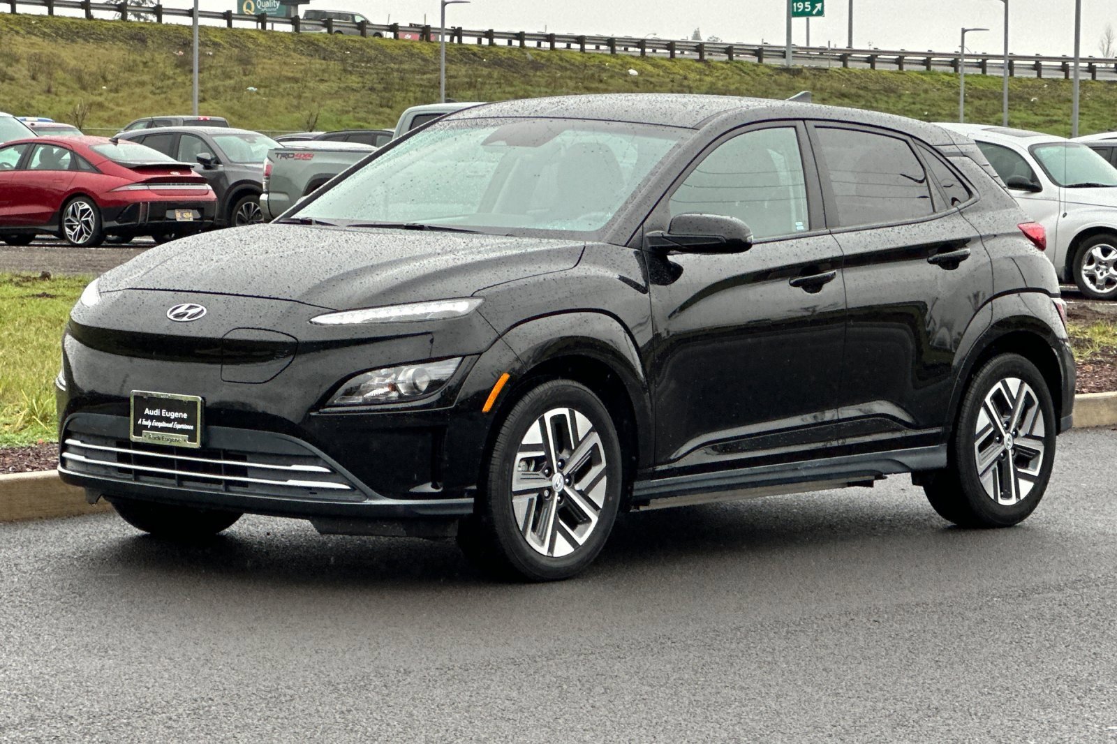 Used 2023 Hyundai Kona SE image 7