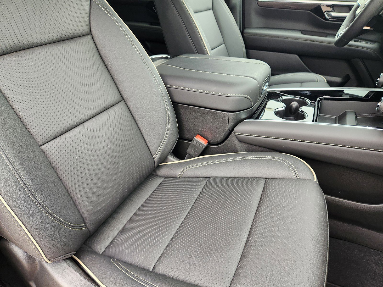 New 2026 Chevrolet Suburban Premier image 10