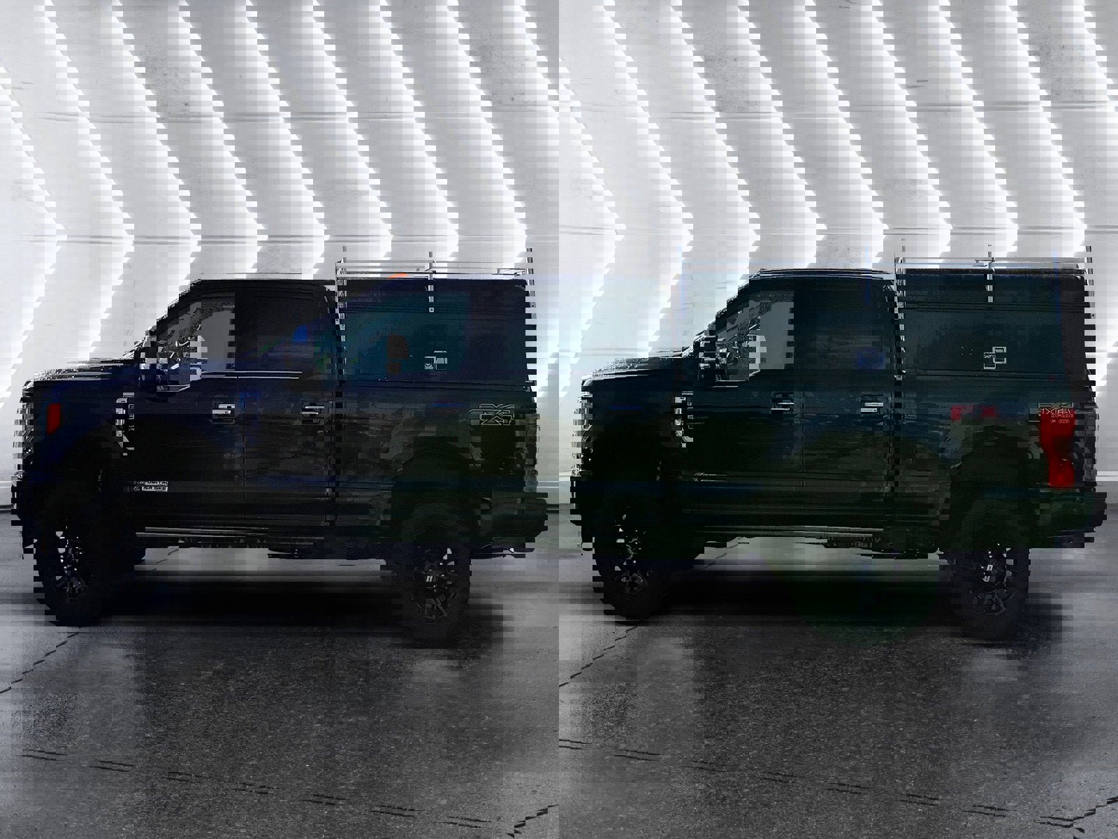 Used 2019 Ford F350 Platinum w/ Platinum Ultimate Package image 3