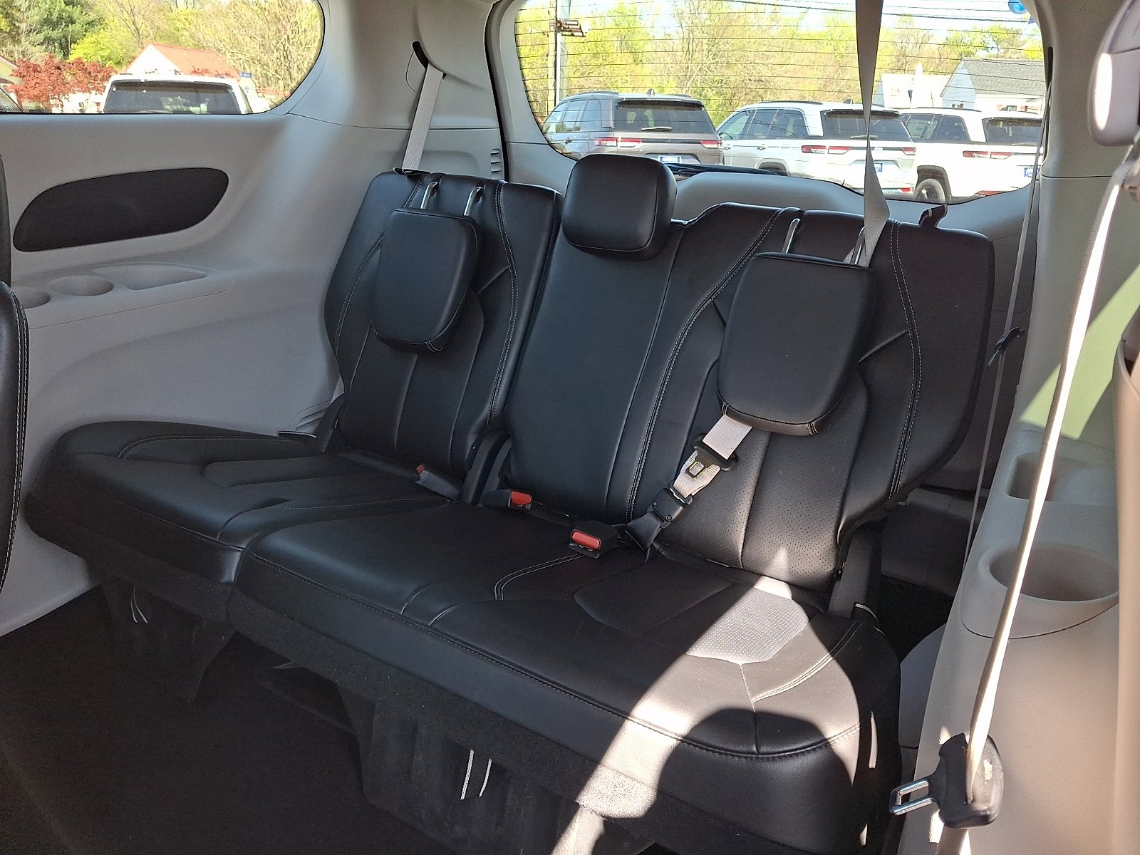 Certified 2024 Chrysler Pacifica Touring-L image 11