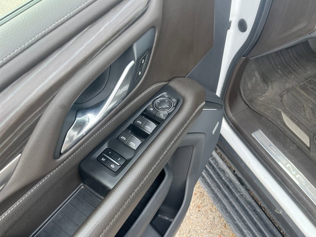 Used 2021 GMC Yukon XL Denali w/ Denali Premium Package image 13