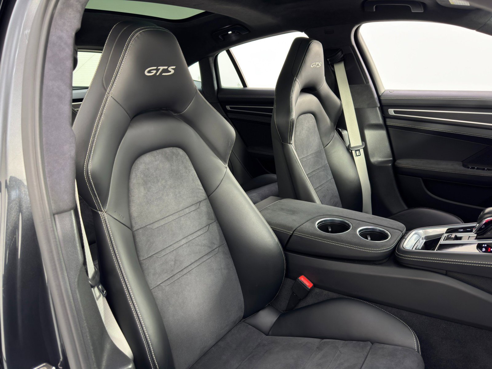 Used 2019 Porsche Panamera GTS image 40