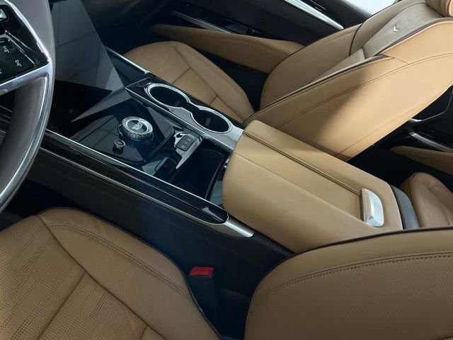 Certified 2026 Cadillac Escalade Luxury AWD/4WD image 14