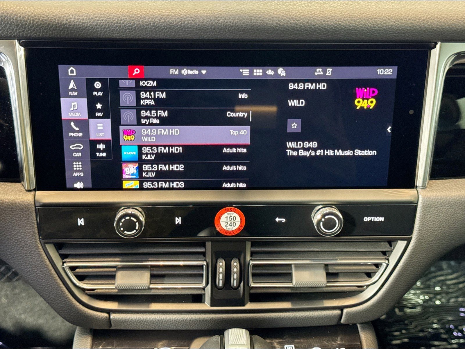 Certified 2025 Porsche Macan AWD/4WD image 15