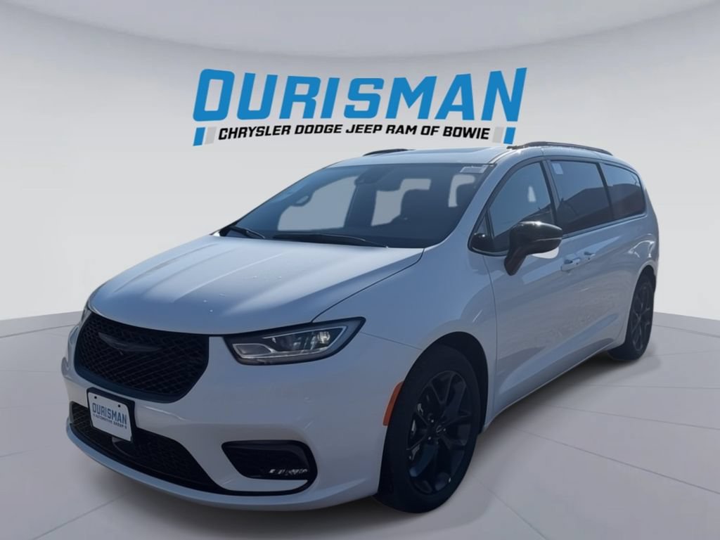New 2026 Chrysler Pacifica Limited w/ Uconnect Theater Family Group FWD image 2