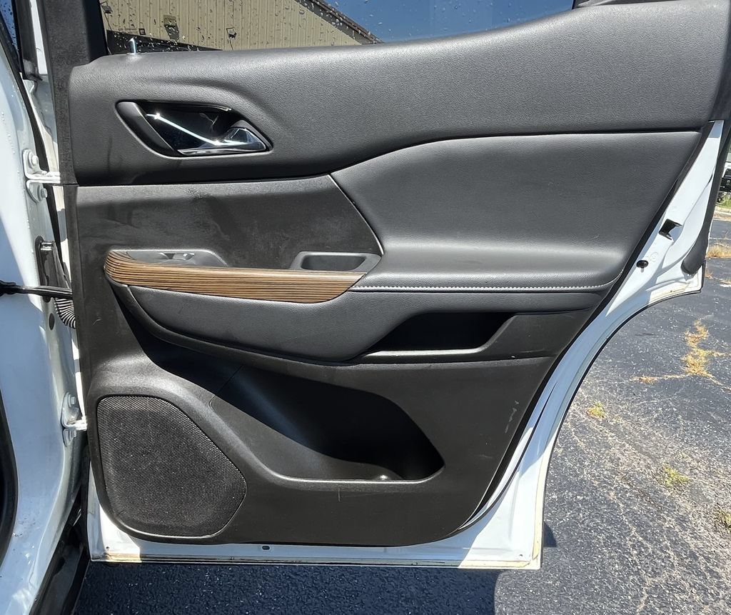 Certified 2021 GMC Acadia SLE w/ Driver Convenience Package FWD image 18