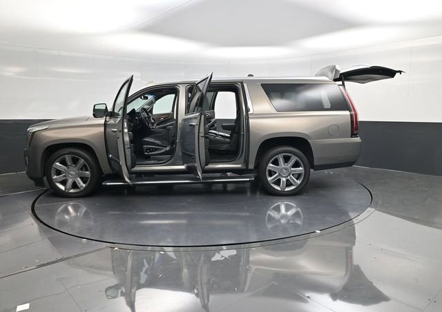 Used 2018 Cadillac Escalade ESV Premium Luxury image 62