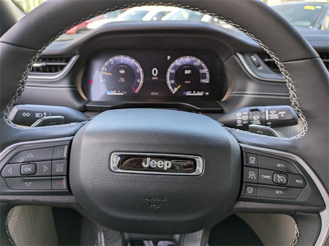 New 2025 Jeep Grand Cherokee Limited w/ Luxury Tech Group II image 31