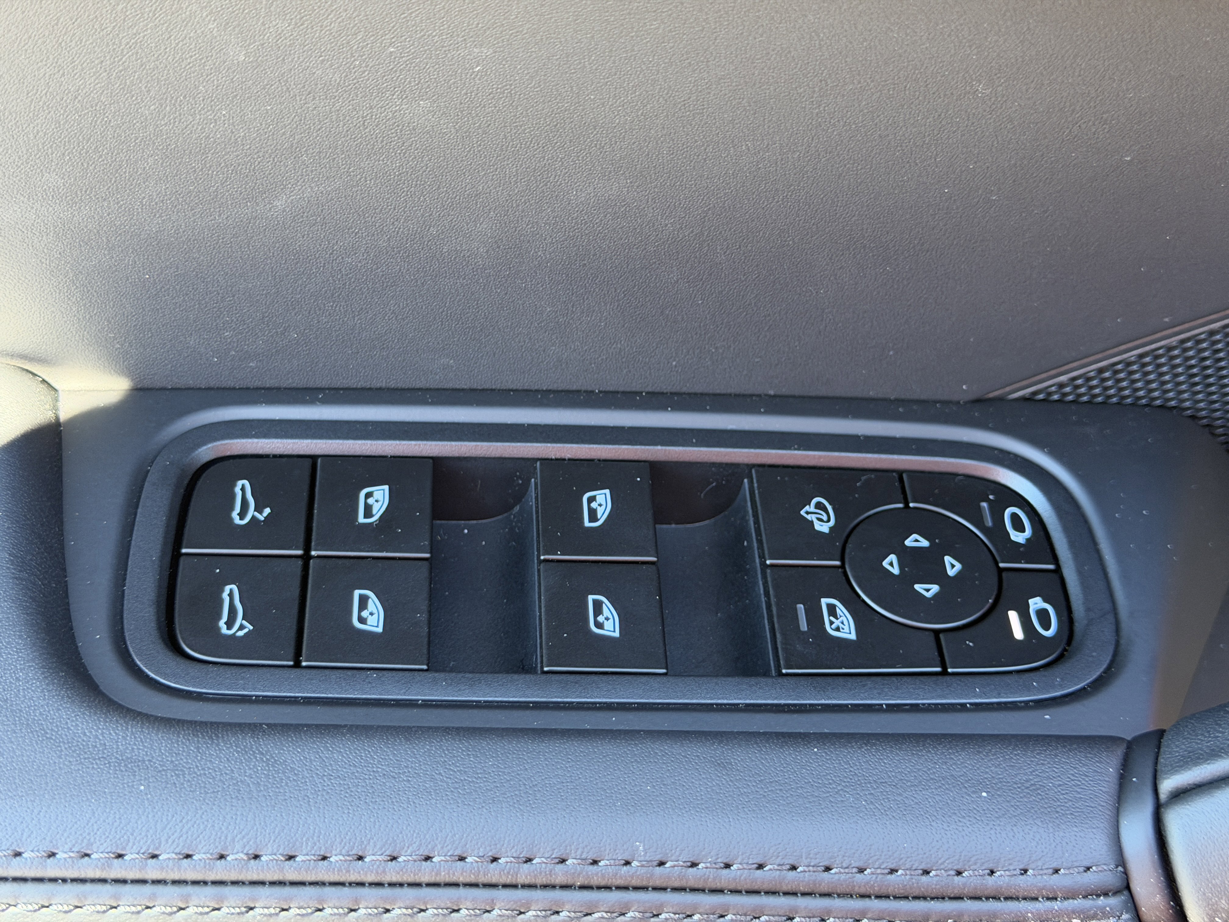 New 2026 Porsche Cayenne Coupe image 24