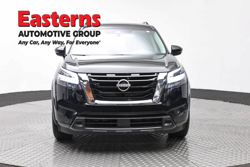 Used 2025 Nissan Pathfinder SV FWD image 2
