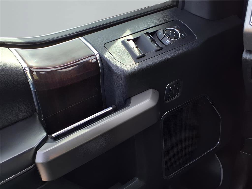 Used 2015 Ford F150 Platinum w/ Equipment Group 701A Luxury image 9