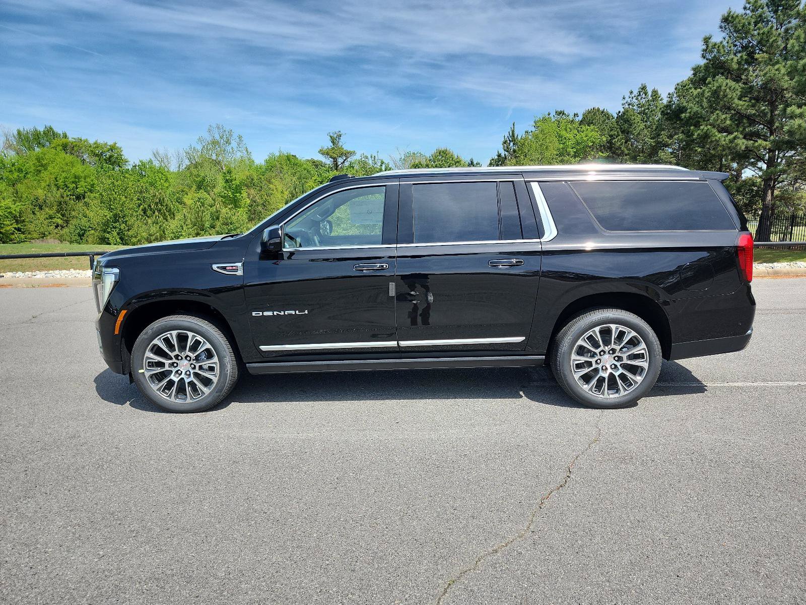 New 2026 GMC Yukon XL Denali w/ Sun & Power Step Package AWD/4WD image 2