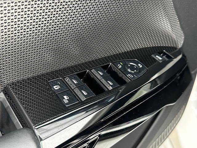 Certified 2023 BMW 760i xDrive image 21