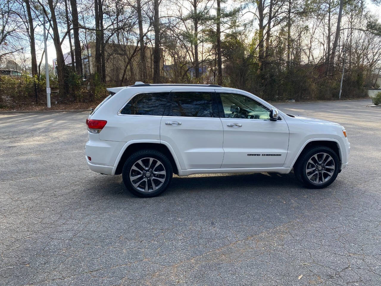 Used 2017 Jeep Grand Cherokee Overland image 5