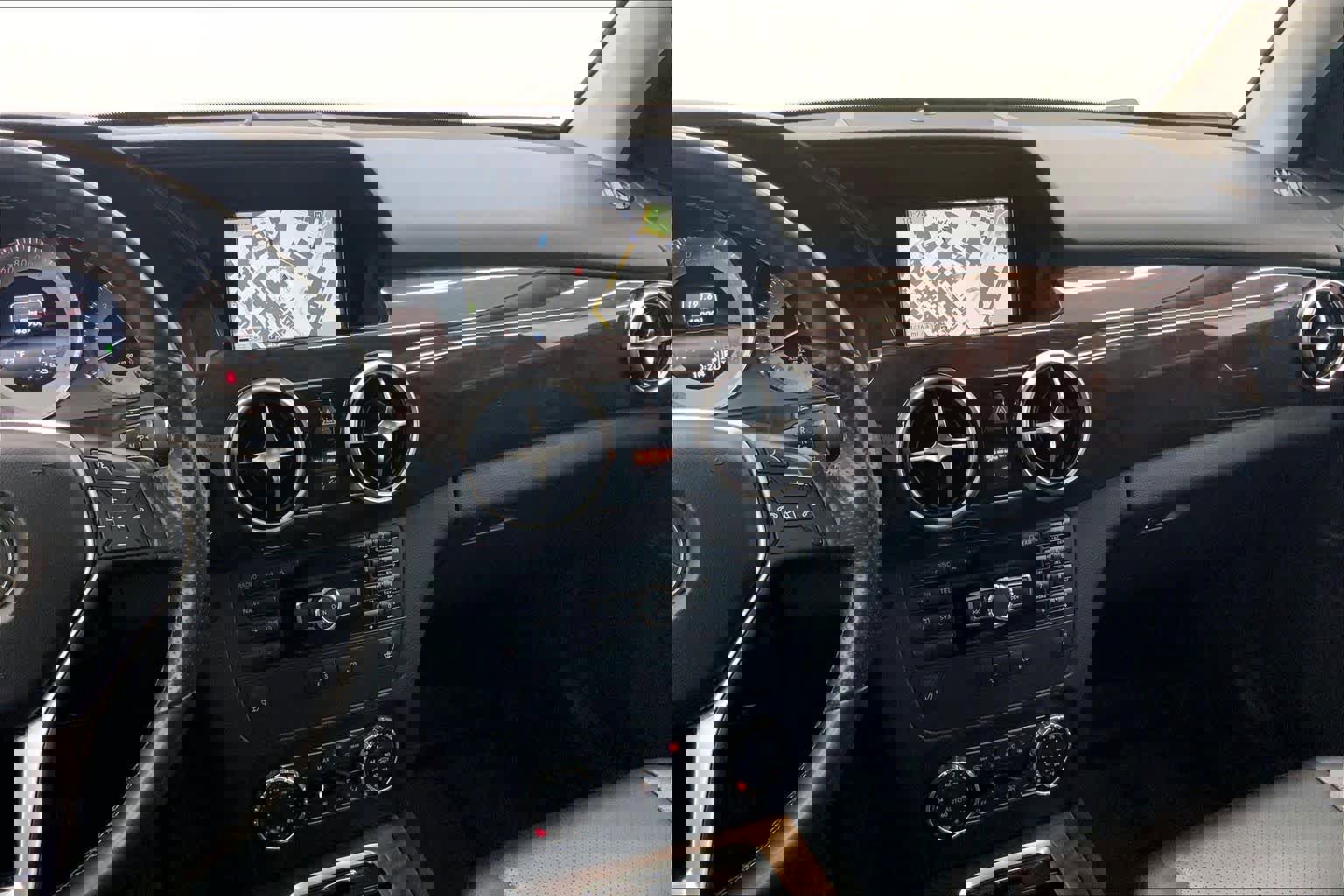 Used 2015 Mercedes-Benz GLK 350 2WD image 25