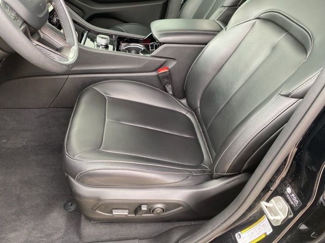 Used 2023 Jeep Grand Cherokee Limited w/ Black Appearance Package image 17