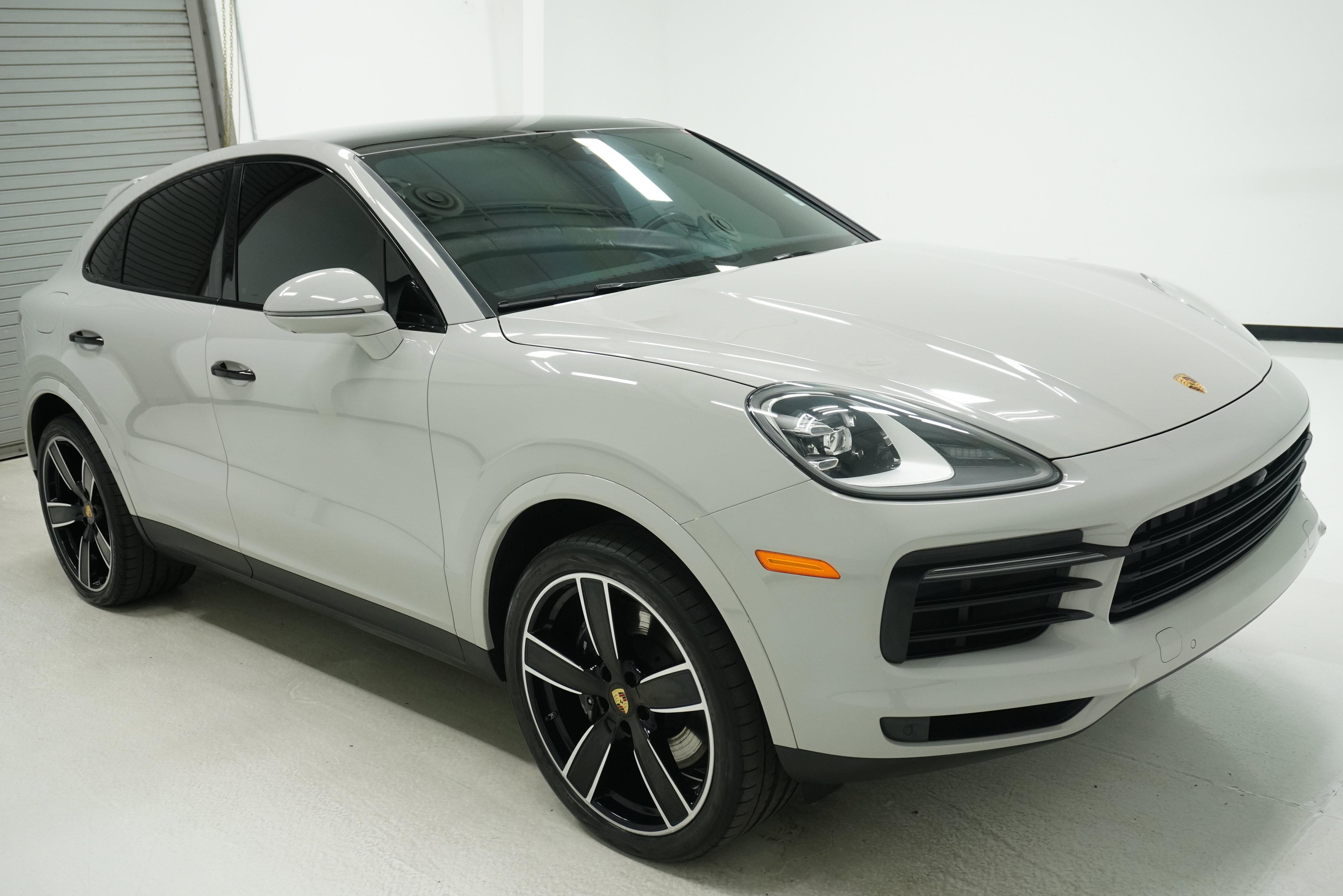 Used 2022 Porsche Cayenne Coupe AWD/4WD image 3