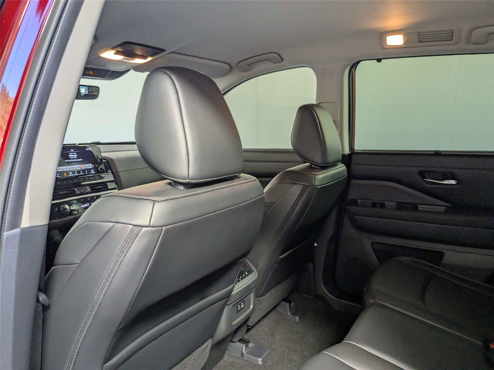 Used 2023 Nissan Pathfinder SL w/ Lighting Package (N92) image 33