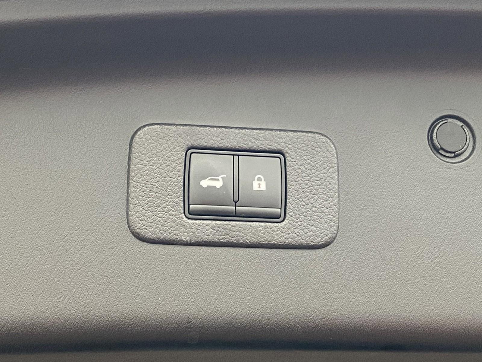 Used 2023 Nissan Armada SL w/ Captain's Chairs Package image 22